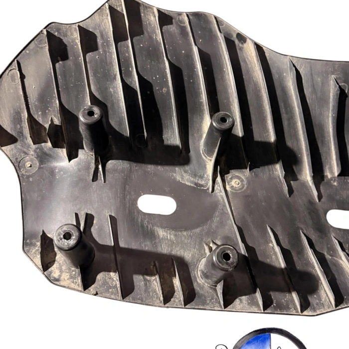 Scut stanga punte spate Bmw , cod 6796137 33326796137